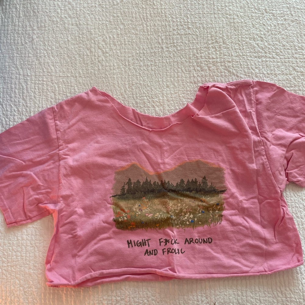 Cropped graphic tee
